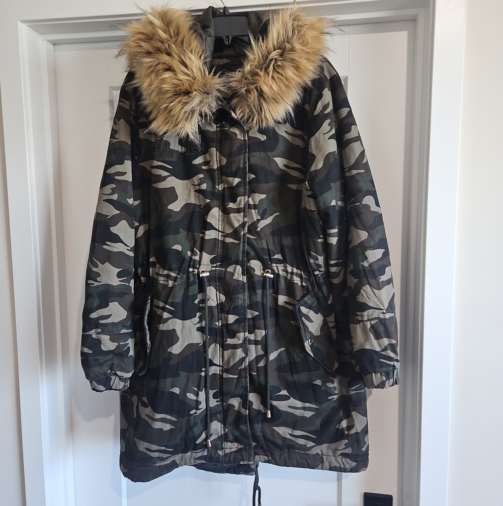 a.n.a Women's Camouflage Parka with Faux Fur Trim